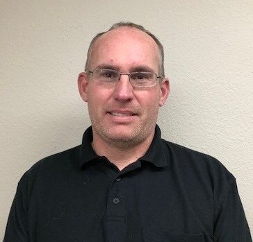 Headshot of realtor, Lee Hefty.