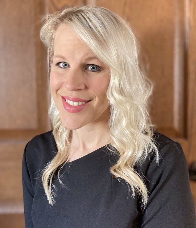 Headshot of realtor, Nikki Riedesel.